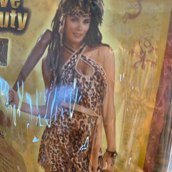 Halloween Costume - Cave Woman - Picture 7 of 7